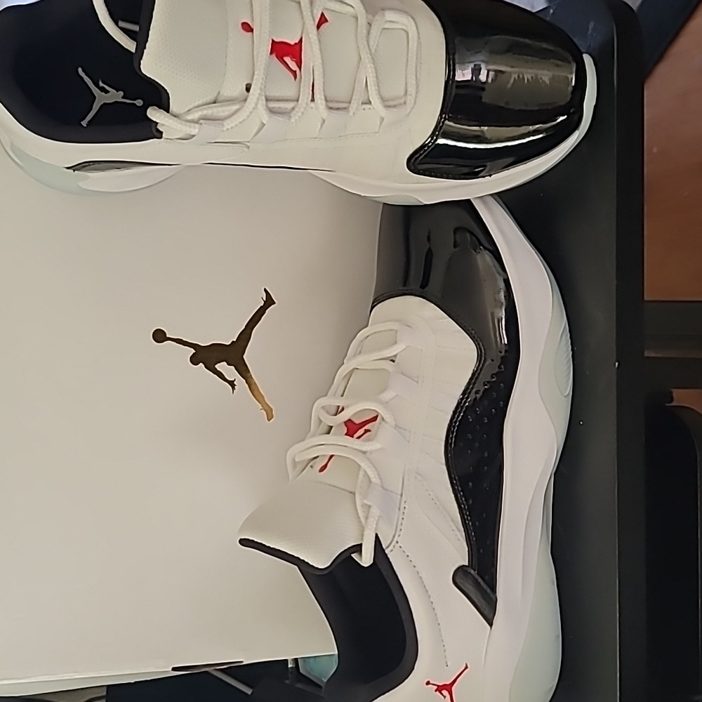 Women's size 10.5 Jordan 11 CMFT Low
